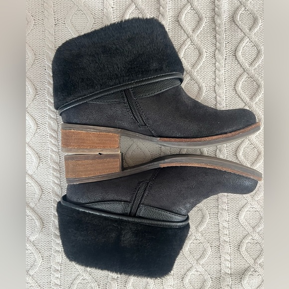 G.H. Bass & Co. Black Leather Ankle Booties with Faux Fur Women’s size 9 - Picture 5 of 13